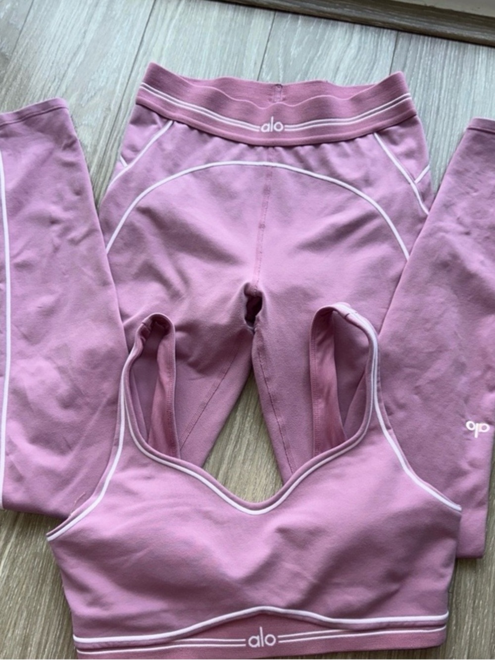 ALO Yoga Mauve Pink Legging Set with White Trim S/M